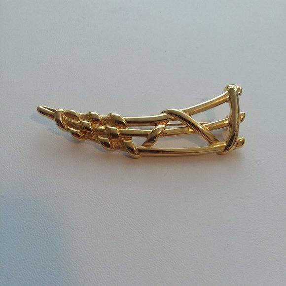 VINTAGE SIGNED MONET  GOLD TONE BROOCH - Picture 1 of 3